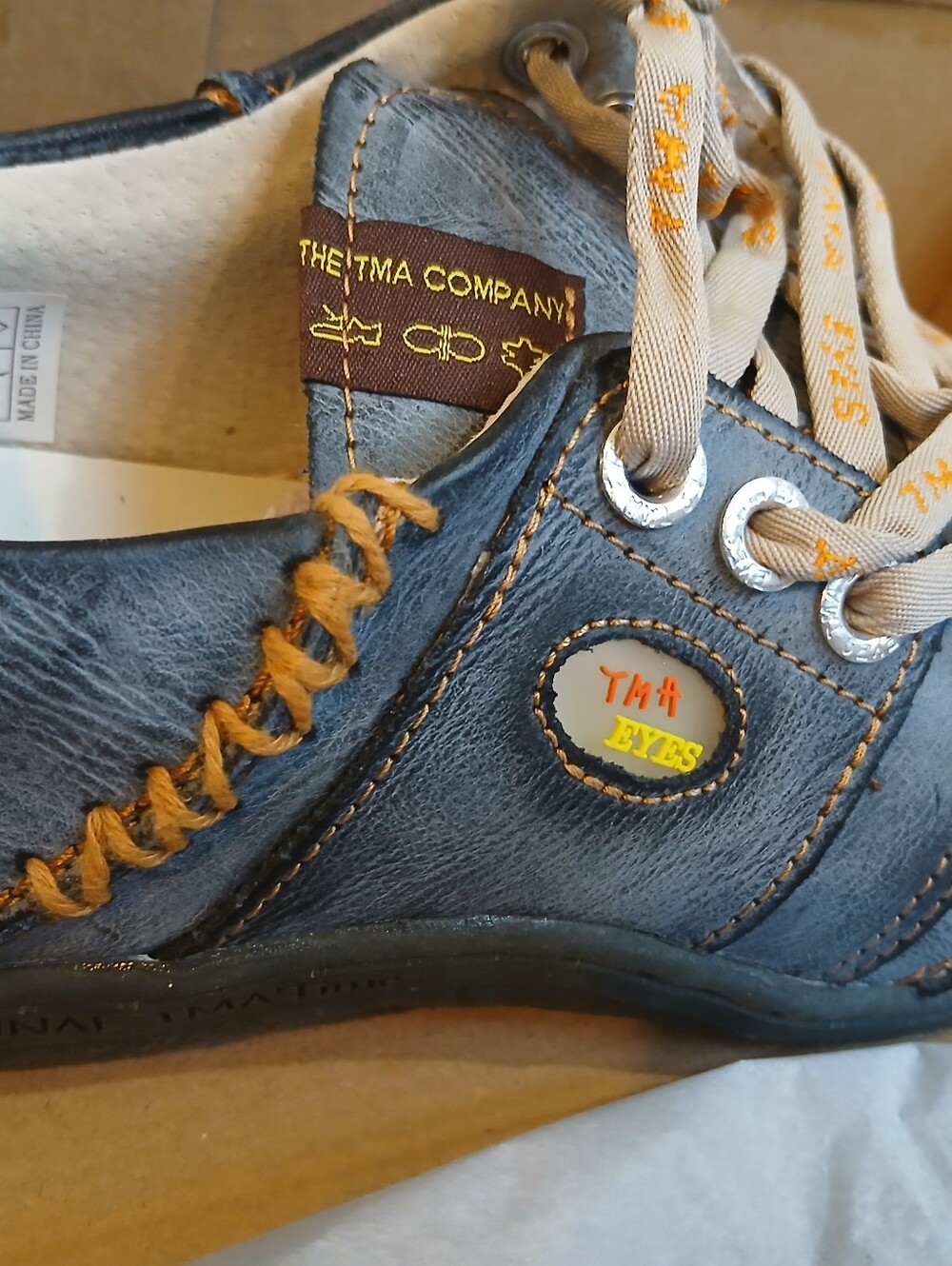 TMA Eyes Womens Casual Lace-Up Shoes in Charcoal with Tan Accents EU40 US 9. NIB